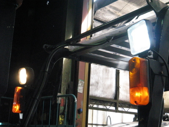 8灯式LEDライト】エンジンフォークリフト用!フリー電圧のハイパワーな
