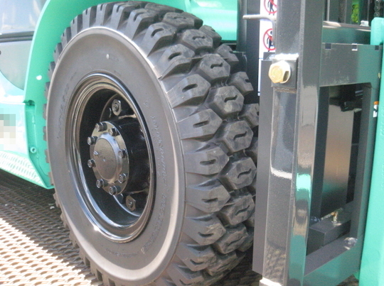 即決！中古溝堀済み５００－８フォークリフトタイヤ・ノーパンク・トヨタホイール付き 2025年最新Yahoo!オークション -フォークリフトタイヤ 5.00-8(パーツ